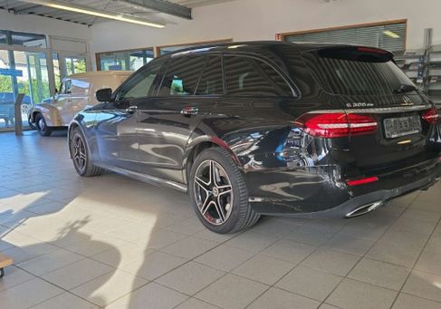 Mercedes-Benz E 300, 2023 3
