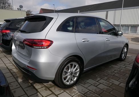 Mercedes-Benz B 220, 2022