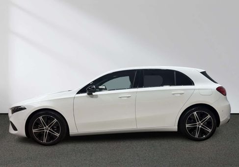 Mercedes-Benz A 200, 2023 3