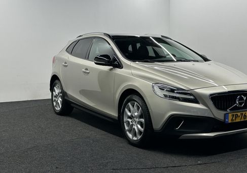 Volvo V40 Cross Country, 2019 3