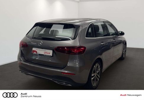 Mercedes-Benz B 180, 2023 3