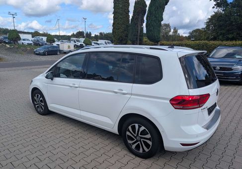 Volkswagen Touran, 2021 3