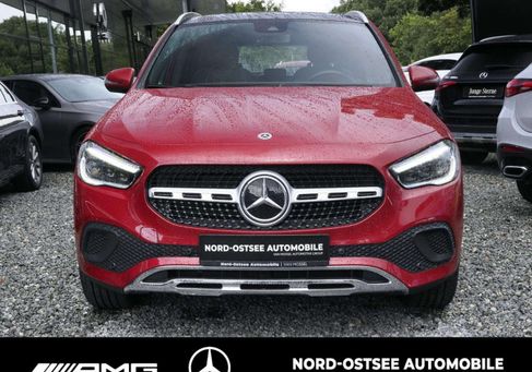 Mercedes-Benz GLA 180, 2022