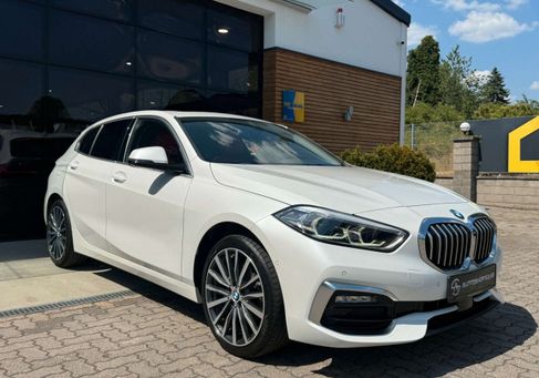 BMW 118, 2021