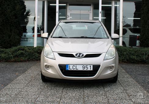 Hyundai i20, 2011