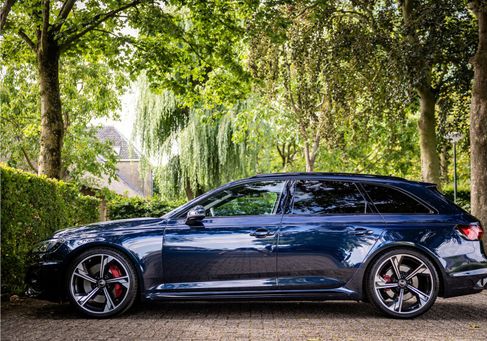 Audi RS4, 2022