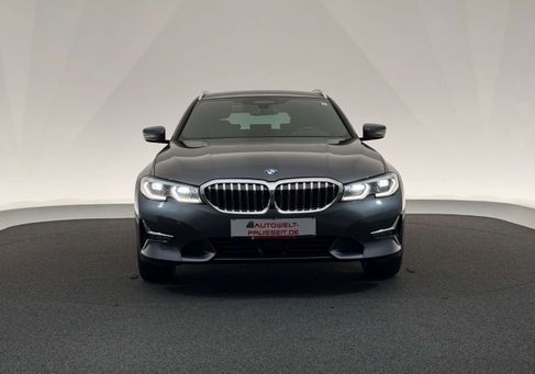 BMW 330, 2021