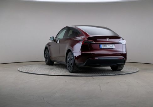 Tesla Model Y, 2025