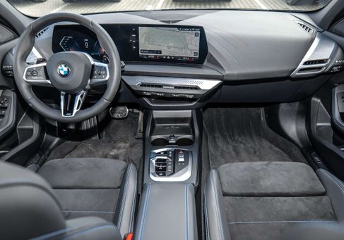BMW 120, 2025 3