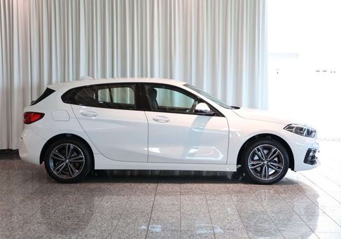 BMW 118, 2021
