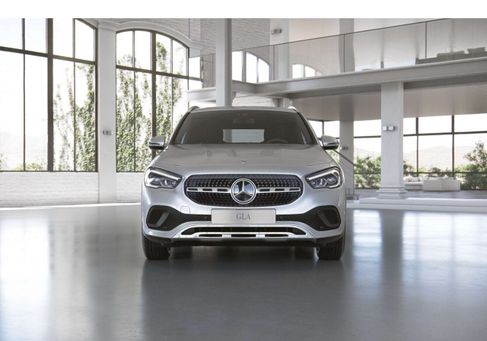 Mercedes-Benz GLA 200, 2022