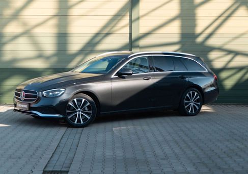Mercedes-Benz E 300, 2022 3