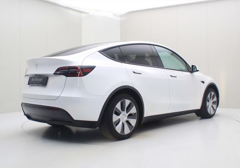 Tesla Model Y, 2023 3