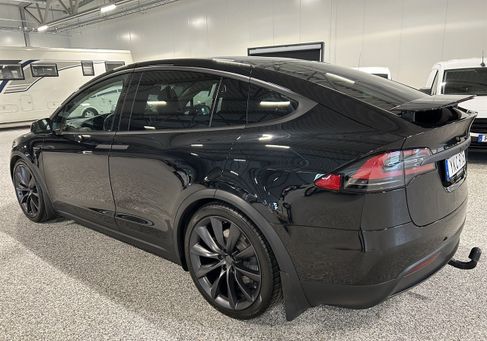 Tesla Model X, 2017