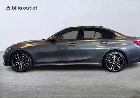 BMW 330, 2021