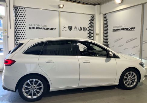 Mercedes-Benz B 200, 2022