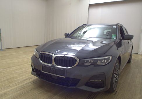 BMW 330, 2020