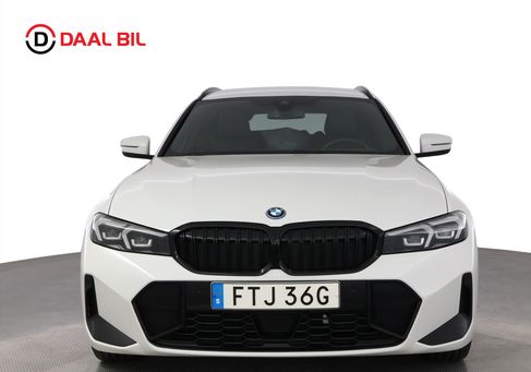 BMW 330, 2023