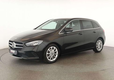 Mercedes-Benz B 180, 2022