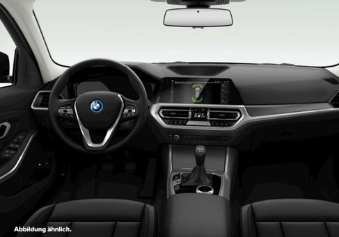 BMW 320, 2021 3