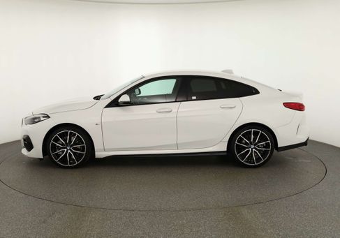 BMW 220, 2021
