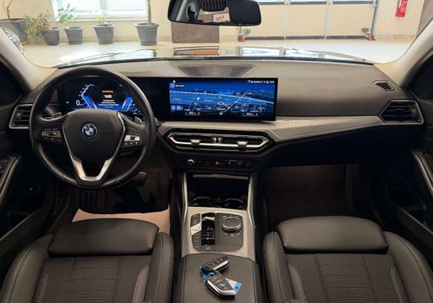 BMW 330, 2022