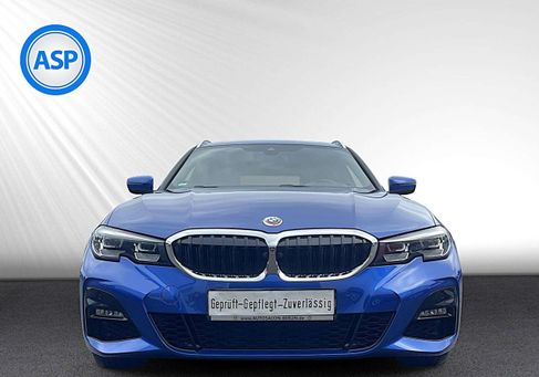 BMW 330, 2022
