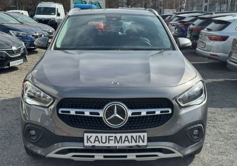 Mercedes-Benz GLA 200, 2021