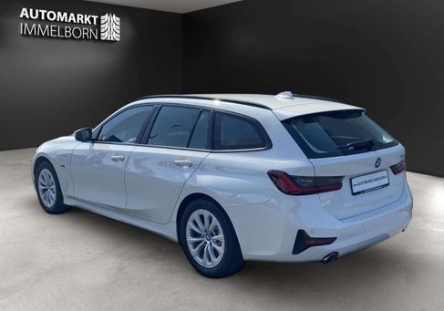 BMW 330, 2021