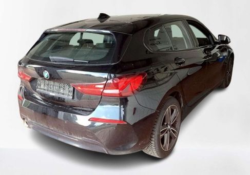 BMW 118, 2021