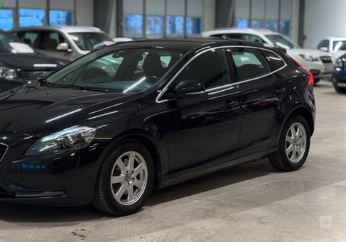 Volvo V40, 2015