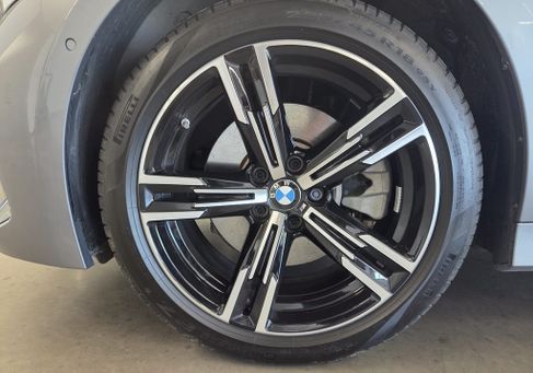 BMW 330, 2025