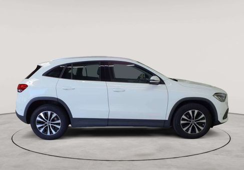 Mercedes-Benz GLA 200, 2021