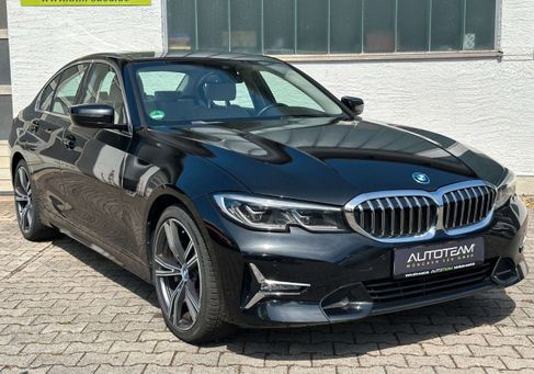 BMW 330, 2022