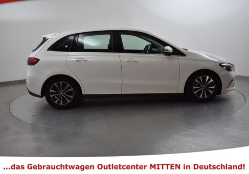 Mercedes-Benz B 180, 2023