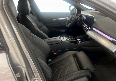 BMW 530, 2026 3
