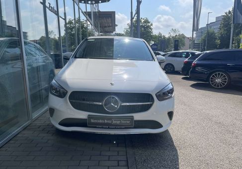 Mercedes-Benz B 180, 2025