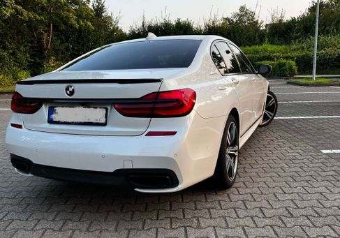 BMW 750, 2017
