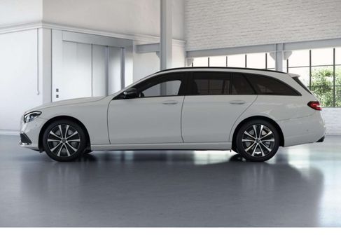 Mercedes-Benz E 300, 2022