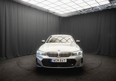 BMW 330, 2023