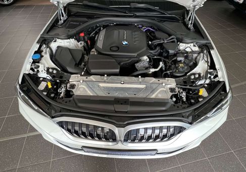 BMW 318, 2022