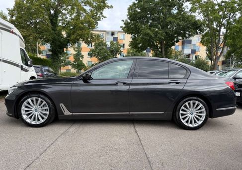 BMW 740, 2018