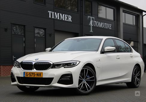 BMW 330, 2019