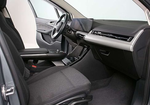 BMW 220, 2025