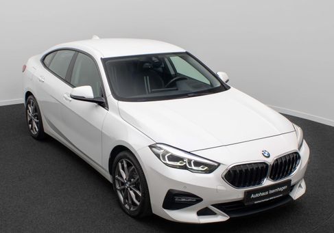 BMW 220, 2021 3