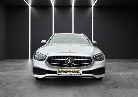 Mercedes-Benz E 200, 2022