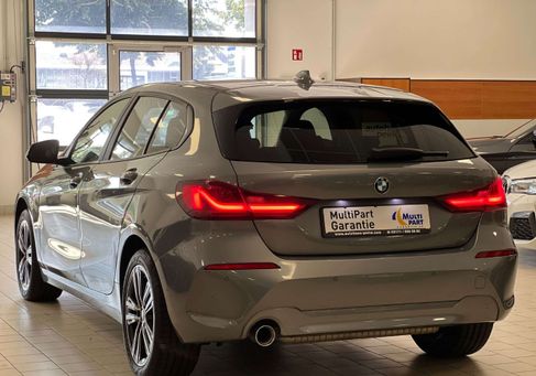 BMW 118, 2022