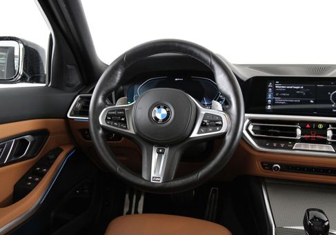 BMW 330, 2021