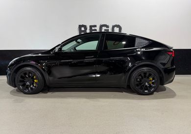 Tesla Model Y, 2024