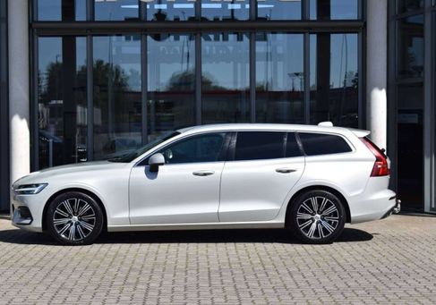 Volvo V60, 2022